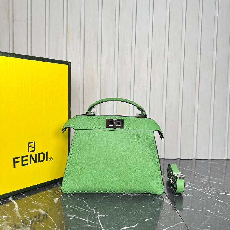Fendi Peekaboo ISeeU Medium