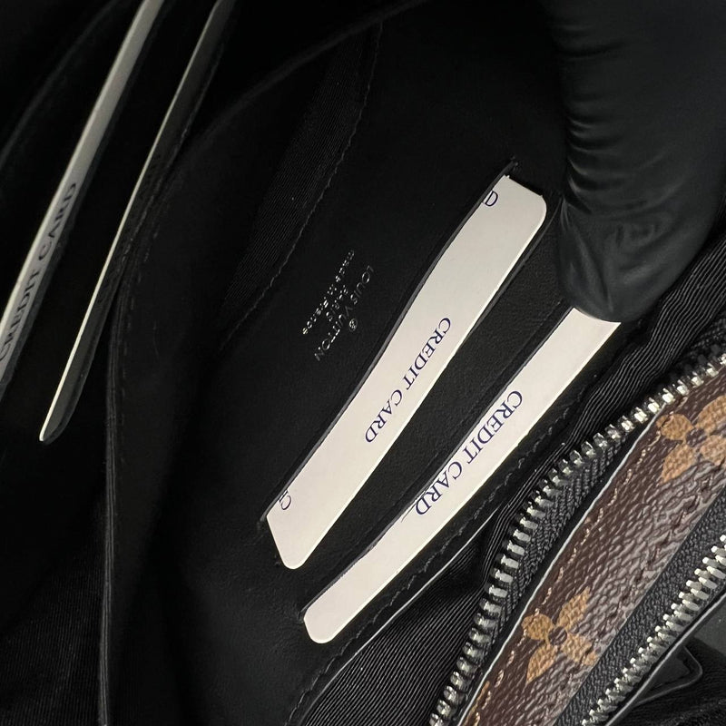 Louis Vuitton Alpha Wearable Wallet
