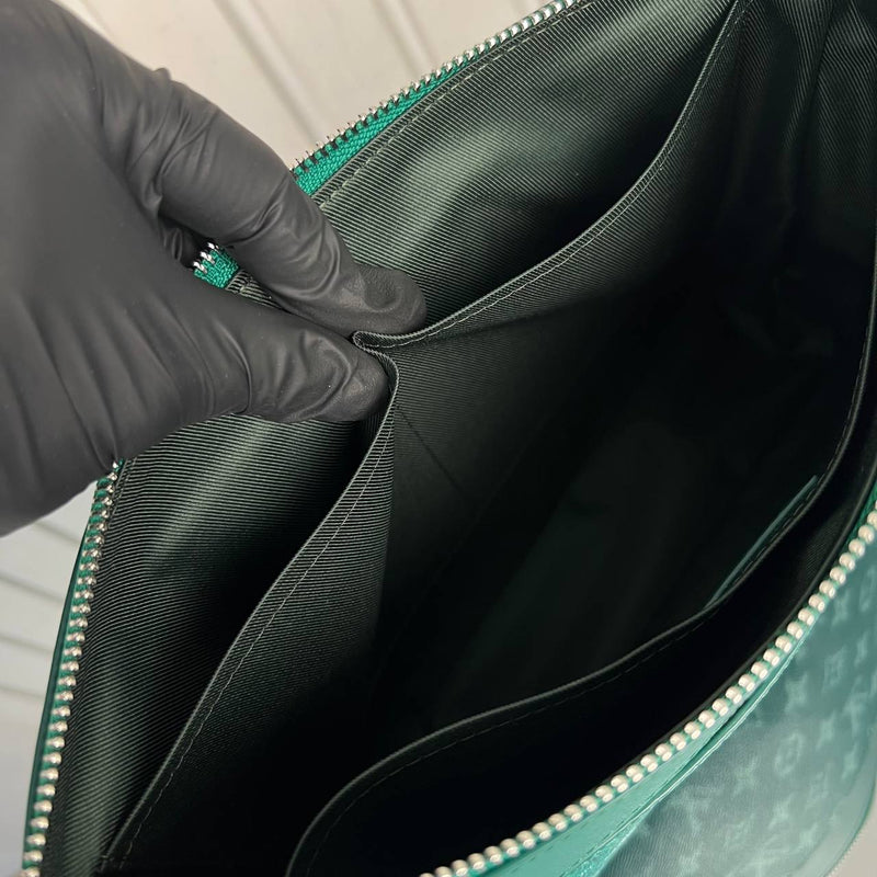 Louis Vuitton Pochette Voyage Souple Pouch
