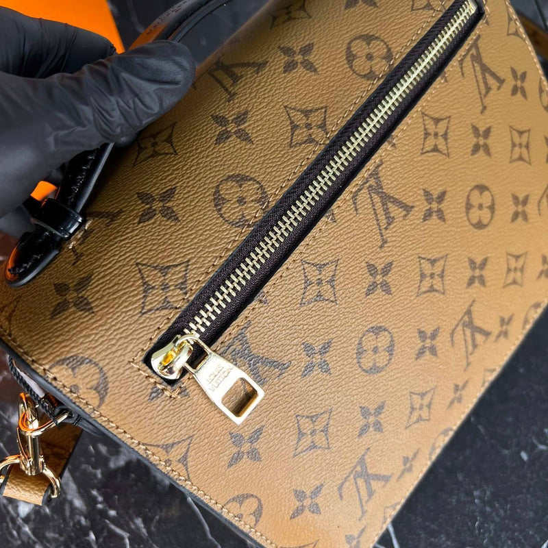 Louis Vuitton Metis Pochette Bag