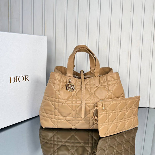 Christian Dior Toujours Large