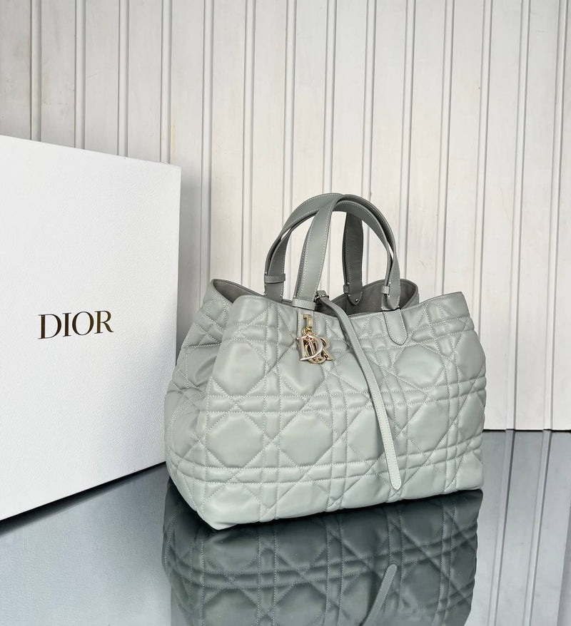 Christian Dior Toujours Large