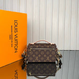Louis Vuitton Pochette Metis East West