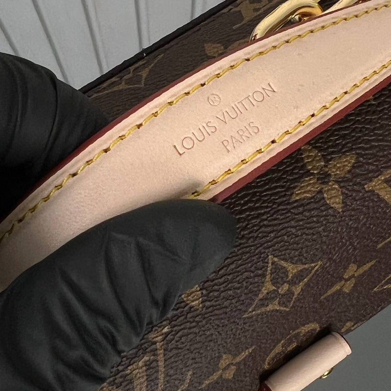 Louis Vuitton Pochette Metis East West
