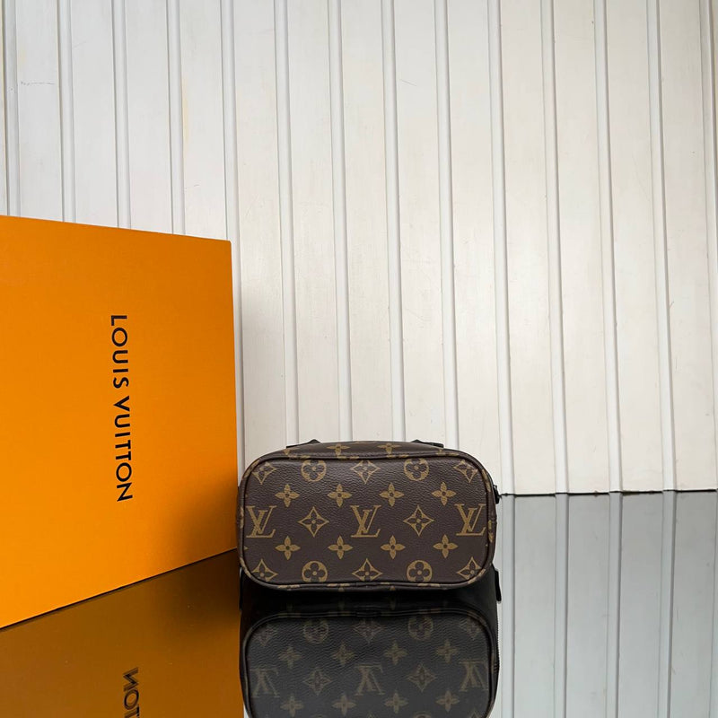 Louis Vuitton Neverfull Bandouliere Inside Out BB