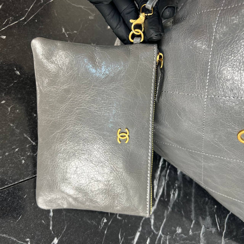 Chanel 22 Handbag