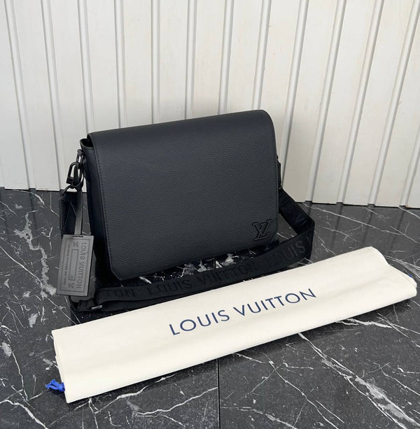 Louis Vuitton Takeoff Messenger Bag