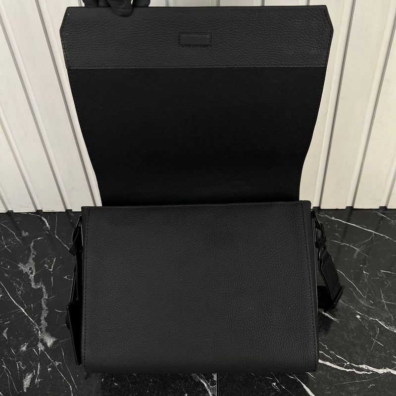 Louis Vuitton Takeoff Messenger Bag