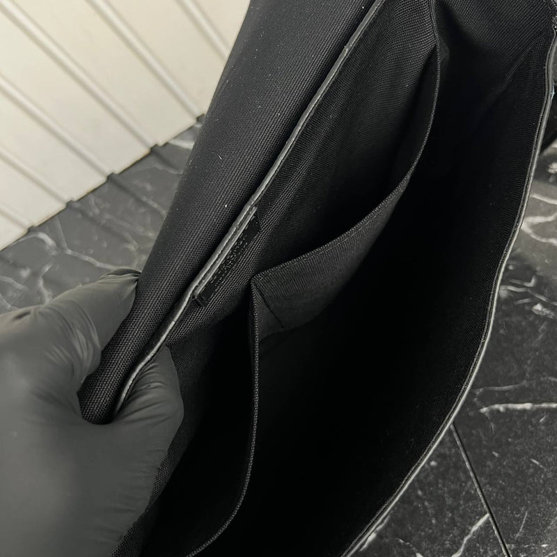 Louis Vuitton Takeoff Messenger Bag