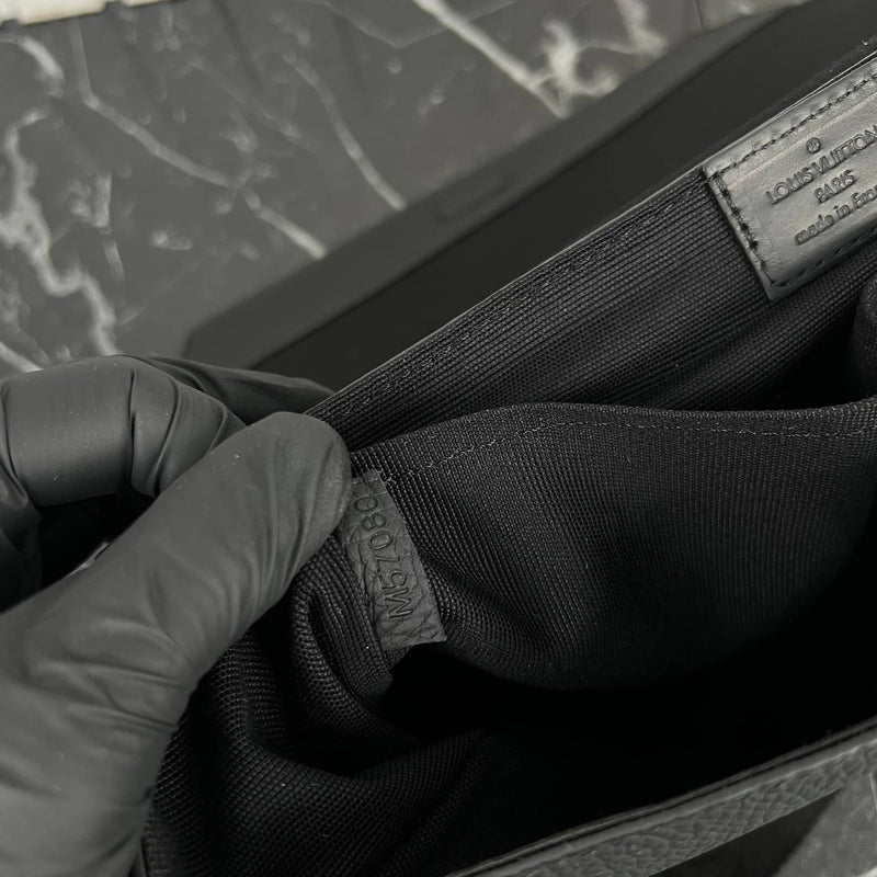 Louis Vuitton Takeoff Messenger Bag
